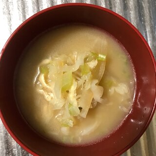 白菜とダイコンと油揚げの味噌汁